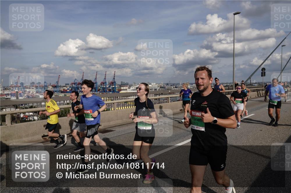 03.10.2026 - Köhlbrandbrückenlauf Michael Burmester http://msf.ph/oto/10811714 03.10.2026 15:27:06 Position 1 7972 meine-sportfotos.de