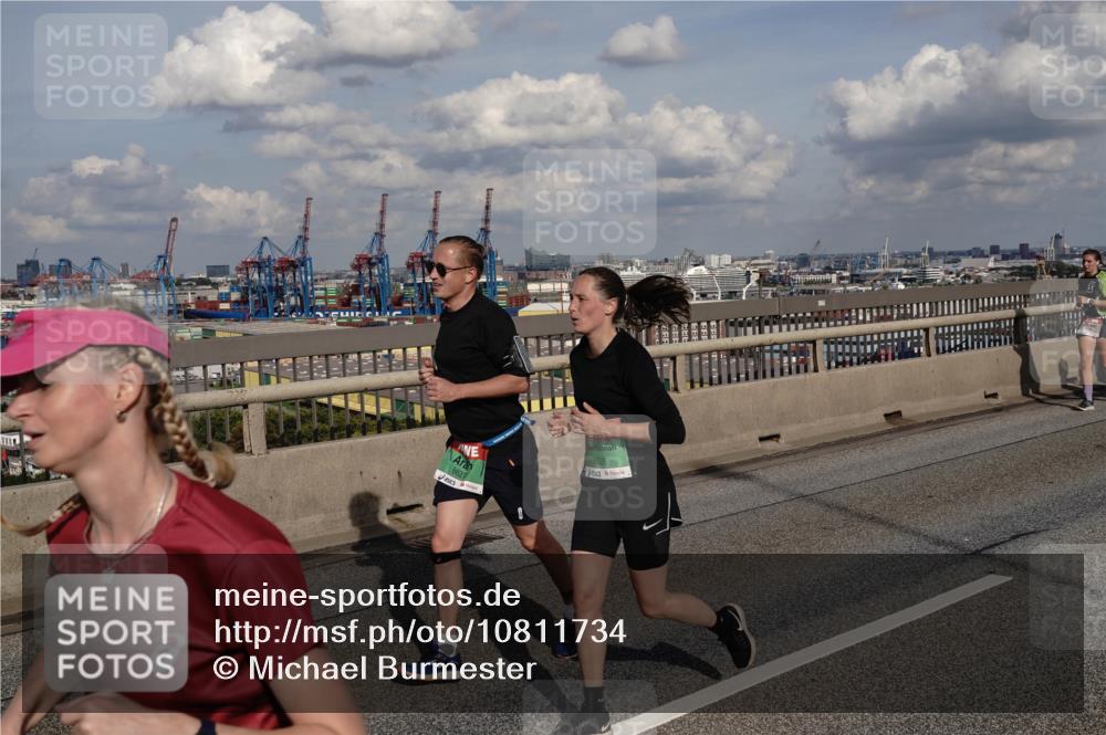 03.10.2026 - Köhlbrandbrückenlauf Michael Burmester http://msf.ph/oto/10811734 03.10.2026 15:27:12 Position 1 8626, 8627 meine-sportfotos.de