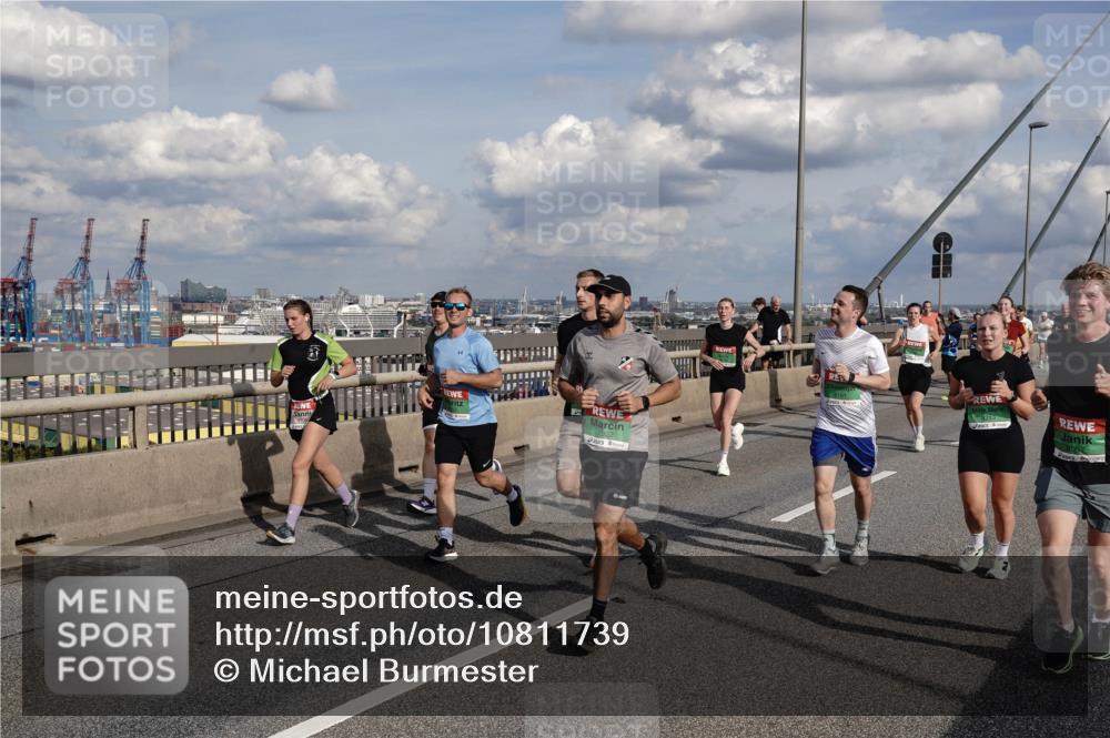 03.10.2026 - Köhlbrandbrückenlauf Michael Burmester http://msf.ph/oto/10811739 03.10.2026 15:27:14 Position 1  meine-sportfotos.de