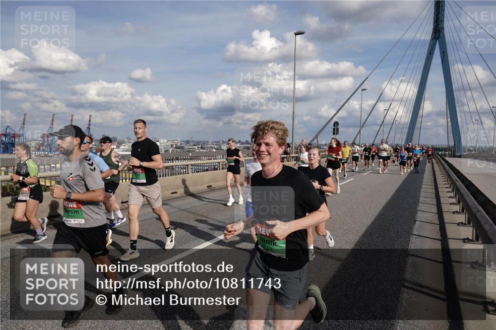 03.10.2026 - Köhlbrandbrückenlauf Michael Burmester http://msf.ph/oto/10811743 03.10.2026 15:27:15 Position 1 7322, 8557 meine-sportfotos.de