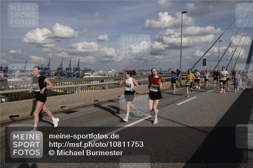 03.10.2026 - Köhlbrandbrückenlauf Michael Burmester http://msf.ph/oto/10811753 03.10.2026 15:27:17 Position 1  meine-sportfotos.de