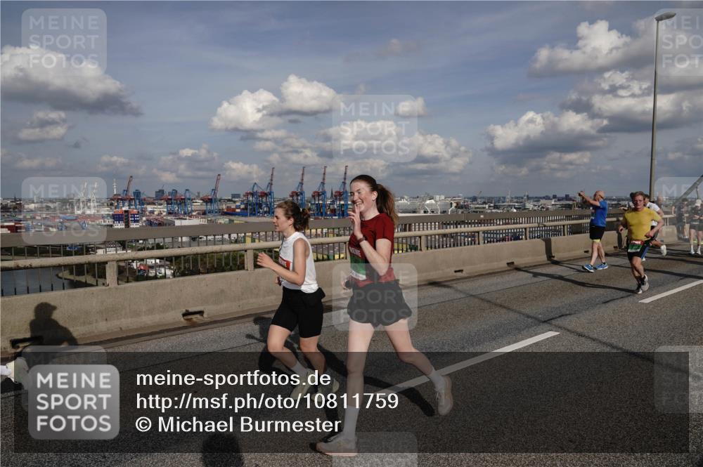 03.10.2026 - Köhlbrandbrückenlauf Michael Burmester http://msf.ph/oto/10811759 03.10.2026 15:27:18 Position 1  meine-sportfotos.de