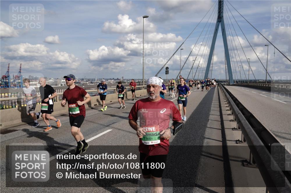 03.10.2026 - Köhlbrandbrückenlauf Michael Burmester http://msf.ph/oto/10811800 03.10.2026 15:27:28 Position 1 8664 meine-sportfotos.de