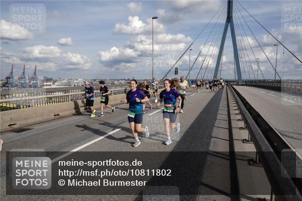 03.10.2026 - Köhlbrandbrückenlauf Michael Burmester http://msf.ph/oto/10811802 03.10.2026 15:27:29 Position 1  meine-sportfotos.de
