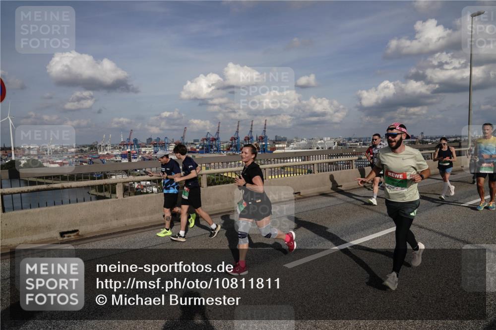 03.10.2026 - Köhlbrandbrückenlauf Michael Burmester http://msf.ph/oto/10811811 03.10.2026 15:27:31 Position 1  meine-sportfotos.de