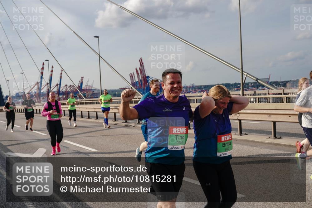 03.10.2026 - Köhlbrandbrückenlauf Michael Burmester http://msf.ph/oto/10815281 03.10.2026 16:07:28 Position 2 9651, 9652 meine-sportfotos.de