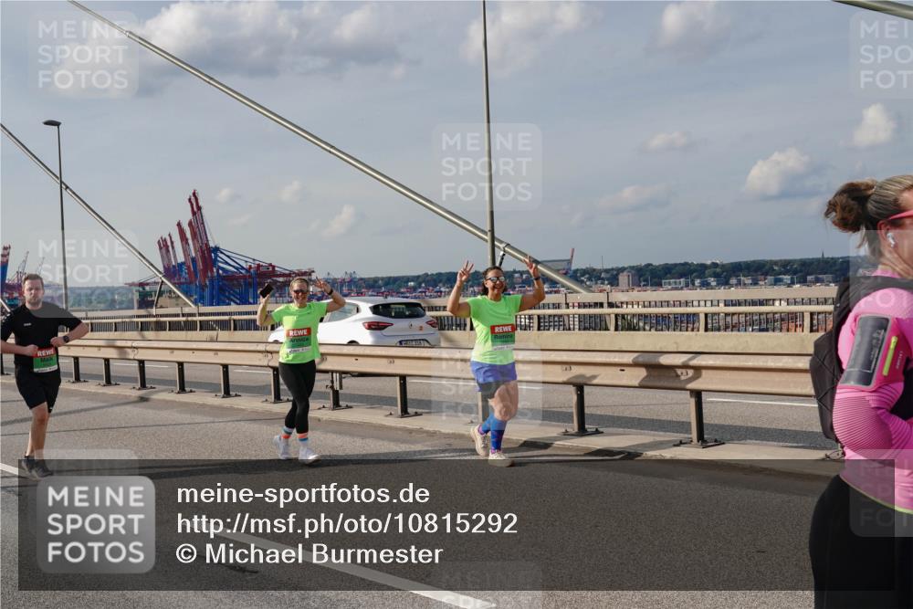 03.10.2026 - Köhlbrandbrückenlauf Michael Burmester http://msf.ph/oto/10815292 03.10.2026 16:07:32 Position 2 318 meine-sportfotos.de