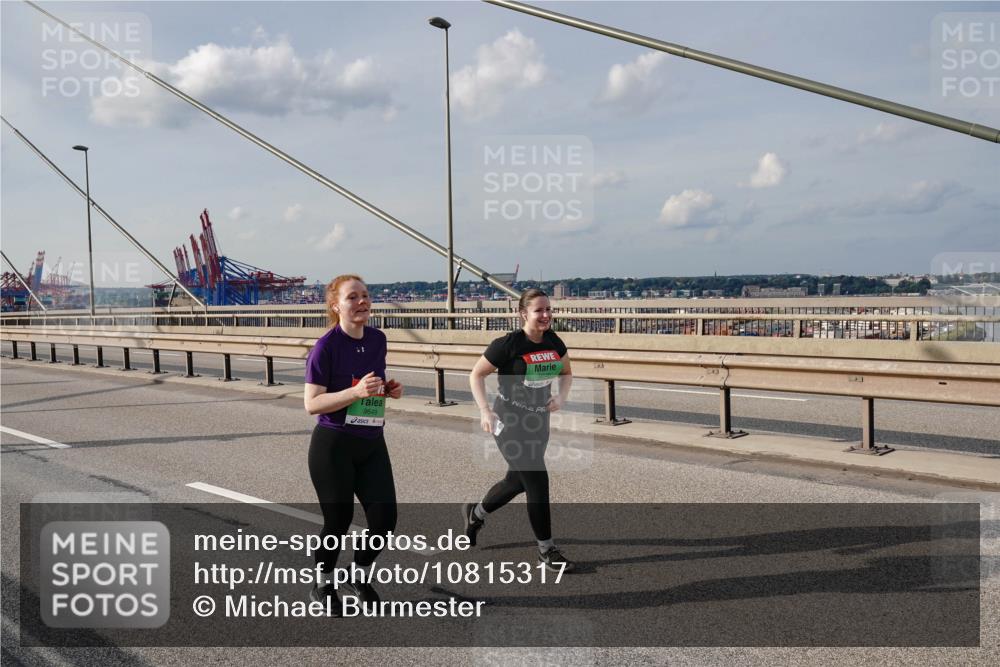 03.10.2026 - Köhlbrandbrückenlauf Michael Burmester http://msf.ph/oto/10815317 03.10.2026 16:07:51 Position 2 33, 9649 meine-sportfotos.de