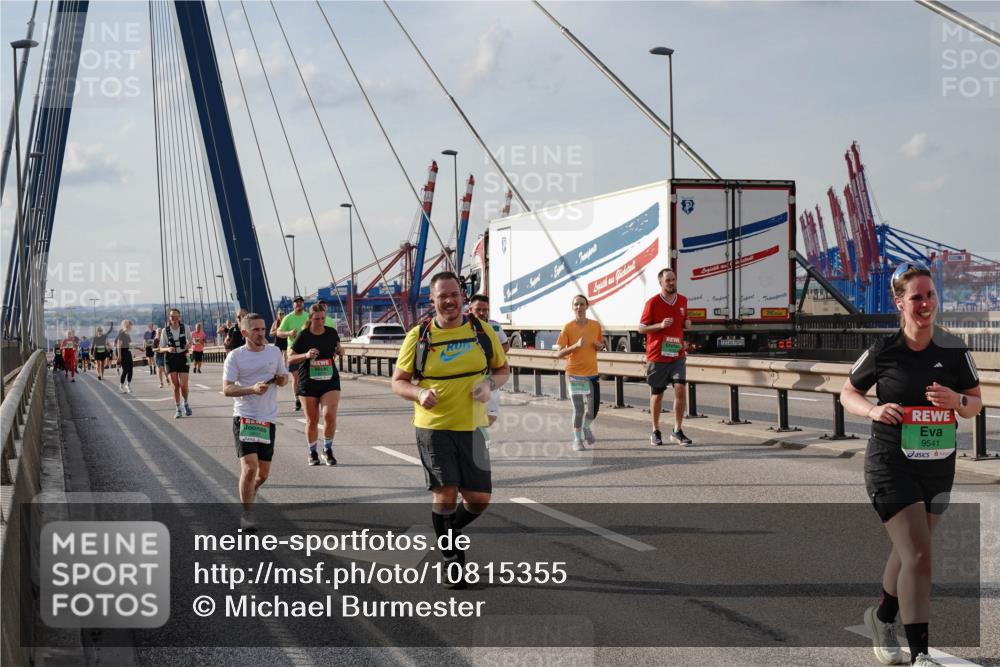 03.10.2026 - Köhlbrandbrückenlauf Michael Burmester http://msf.ph/oto/10815355 03.10.2026 16:08:12 Position 2 9541 meine-sportfotos.de