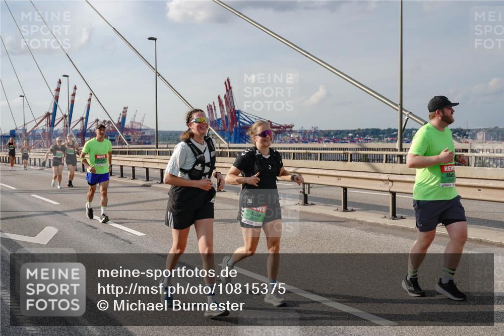 03.10.2026 - Köhlbrandbrückenlauf Michael Burmester http://msf.ph/oto/10815375 03.10.2026 16:08:21 Position 2 2, 7492, 9218 meine-sportfotos.de