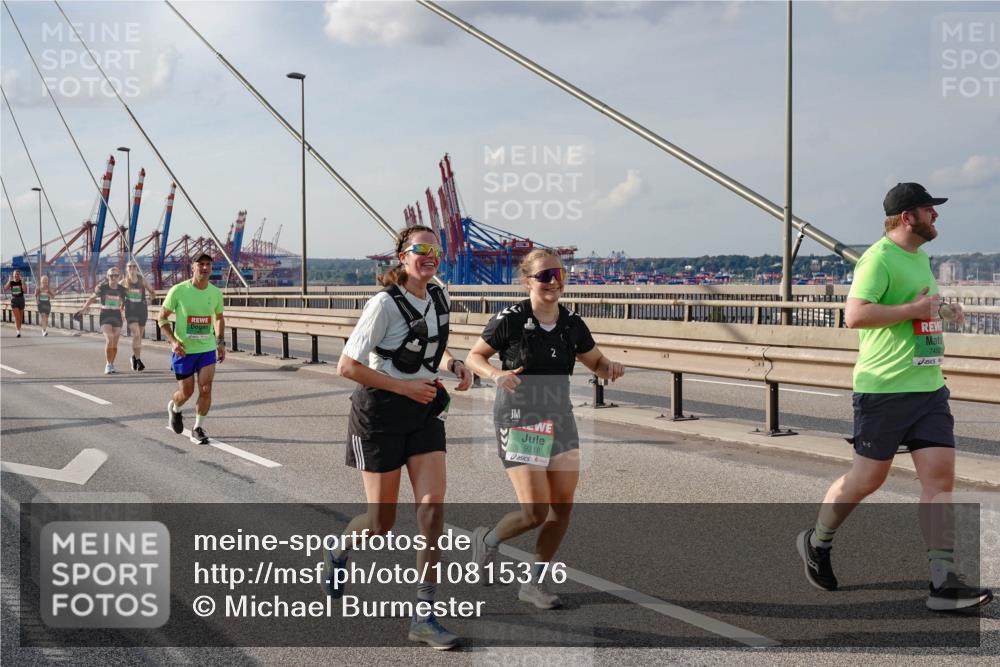 03.10.2026 - Köhlbrandbrückenlauf Michael Burmester http://msf.ph/oto/10815376 03.10.2026 16:08:22 Position 2 2, 9218, 7400 meine-sportfotos.de