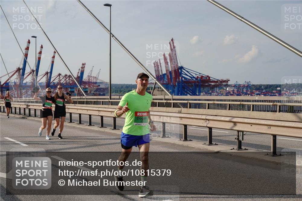 03.10.2026 - Köhlbrandbrückenlauf Michael Burmester http://msf.ph/oto/10815379 03.10.2026 16:08:23 Position 2 7491 meine-sportfotos.de