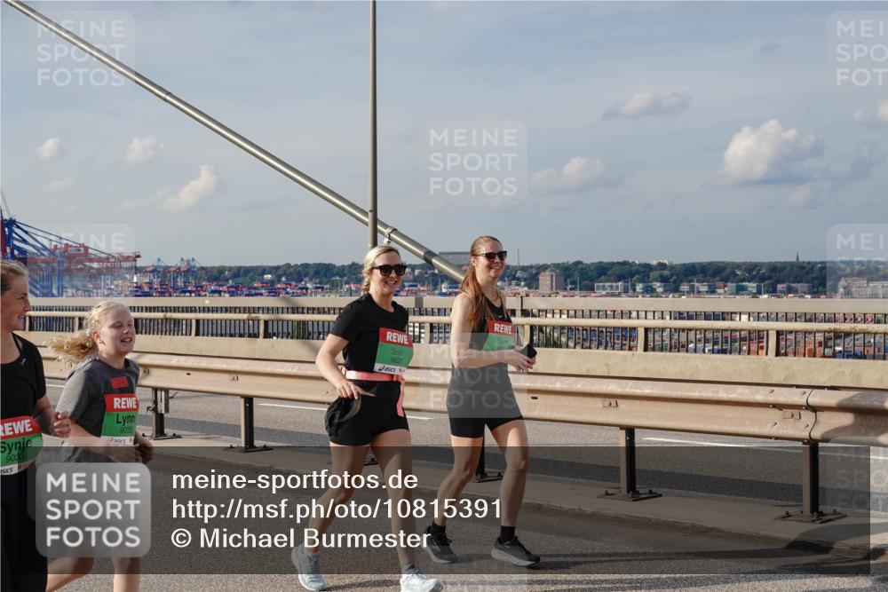 03.10.2026 - Köhlbrandbrückenlauf Michael Burmester http://msf.ph/oto/10815391 03.10.2026 16:08:28 Position 2 9033, 9035, 9827 meine-sportfotos.de