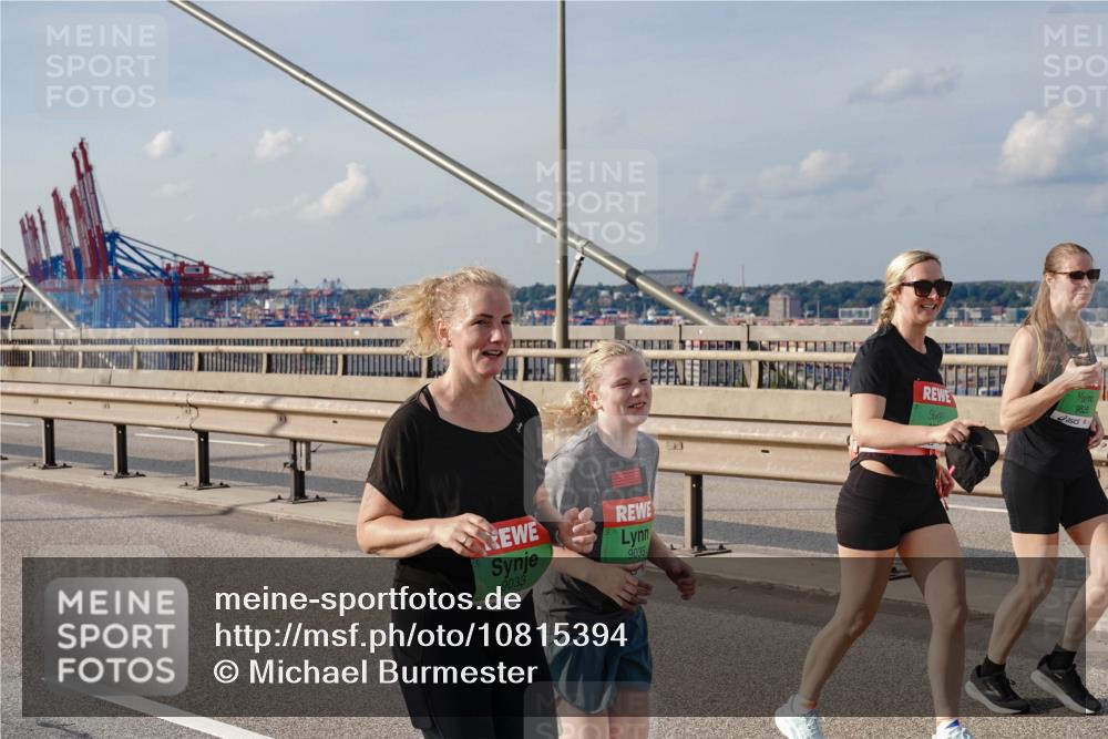 03.10.2026 - Köhlbrandbrückenlauf Michael Burmester http://msf.ph/oto/10815394 03.10.2026 16:08:29 Position 2 9033, 9035, 9826 meine-sportfotos.de
