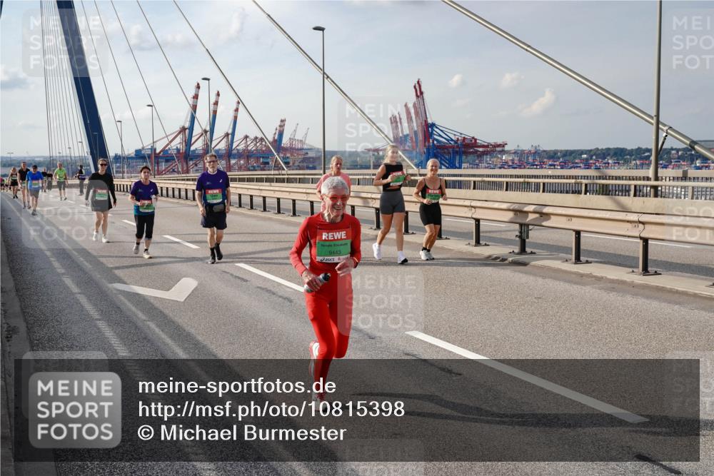 03.10.2026 - Köhlbrandbrückenlauf Michael Burmester http://msf.ph/oto/10815398 03.10.2026 16:08:33 Position 2 9443 meine-sportfotos.de
