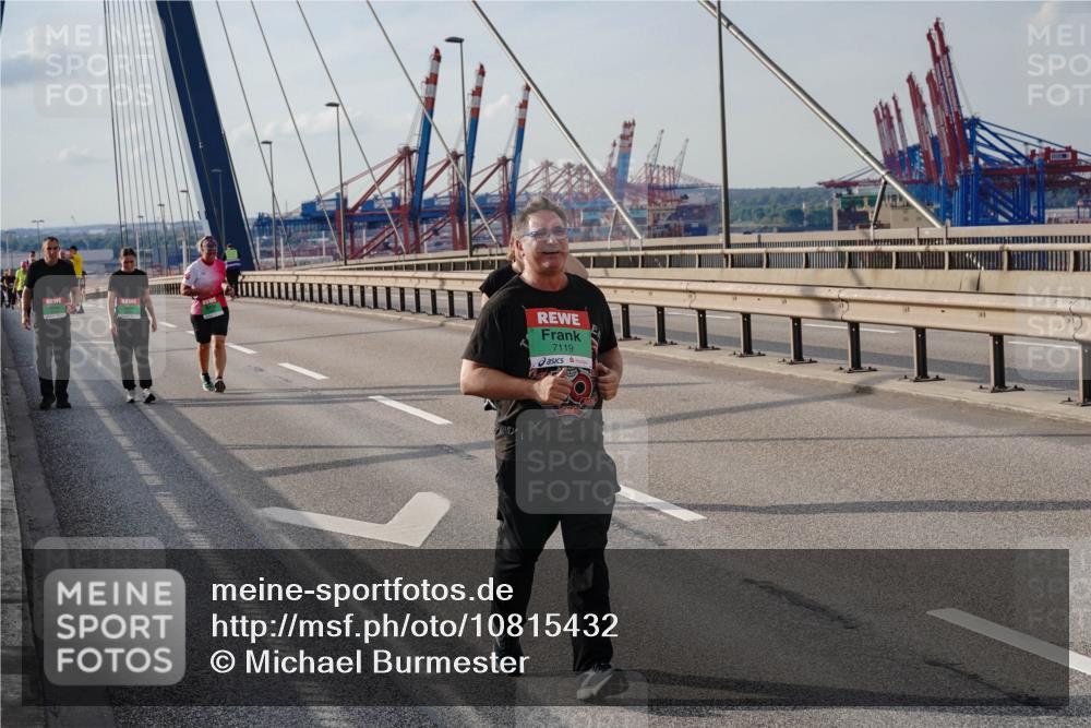 03.10.2026 - Köhlbrandbrückenlauf Michael Burmester http://msf.ph/oto/10815432 03.10.2026 16:09:11 Position 2 7119 meine-sportfotos.de