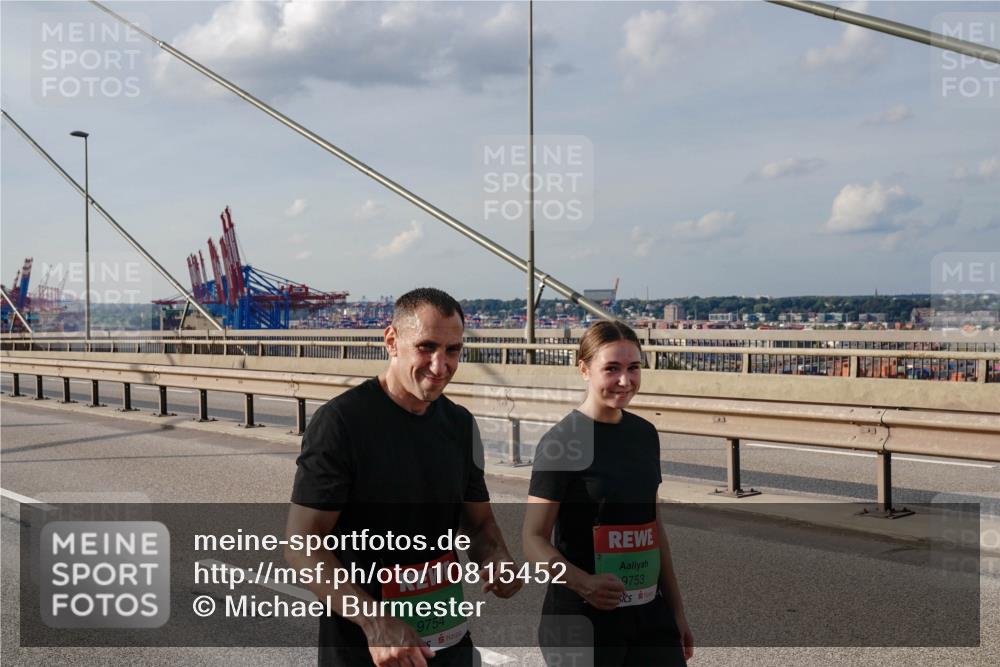 03.10.2026 - Köhlbrandbrückenlauf Michael Burmester http://msf.ph/oto/10815452 03.10.2026 16:09:25 Position 2 9754, 9753, 6329033786442 meine-sportfotos.de