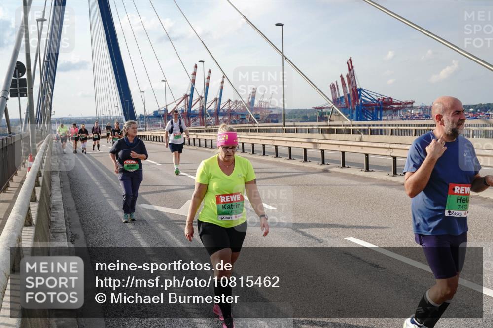 03.10.2026 - Köhlbrandbrückenlauf Michael Burmester http://msf.ph/oto/10815462 03.10.2026 16:09:39 Position 2 7474, 7473 meine-sportfotos.de