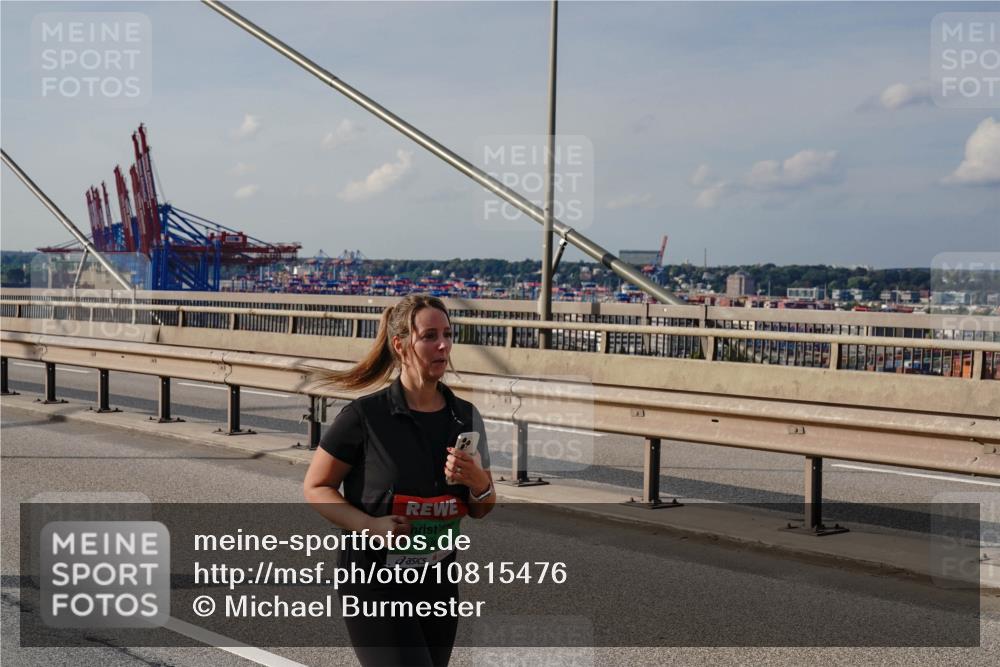 03.10.2026 - Köhlbrandbrückenlauf Michael Burmester http://msf.ph/oto/10815476 03.10.2026 16:09:49 Position 2 9483 meine-sportfotos.de