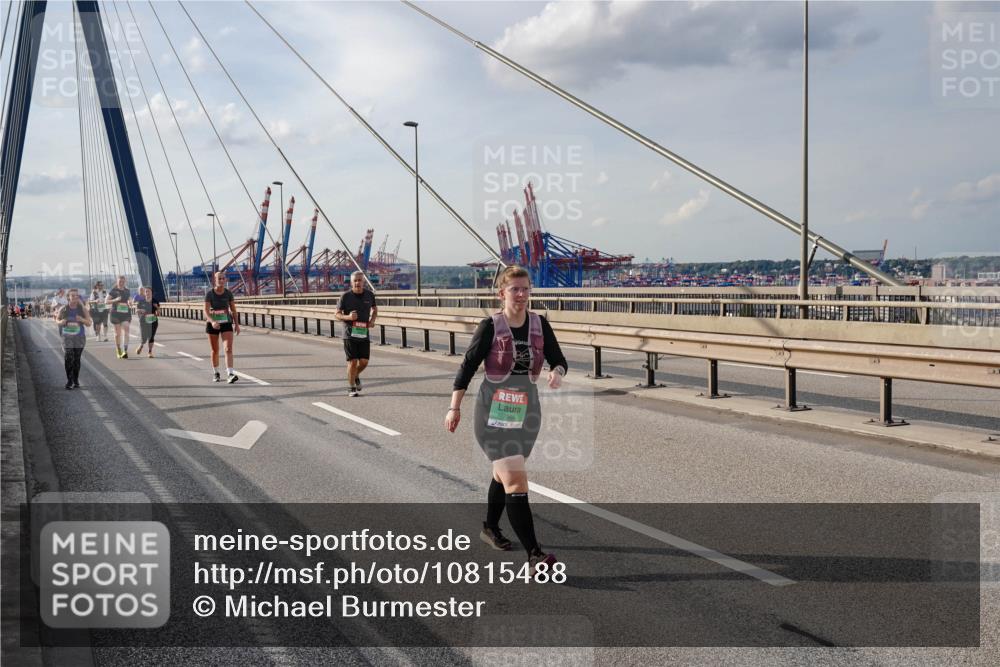 03.10.2026 - Köhlbrandbrückenlauf Michael Burmester http://msf.ph/oto/10815488 03.10.2026 16:10:02 Position 2 7064 meine-sportfotos.de