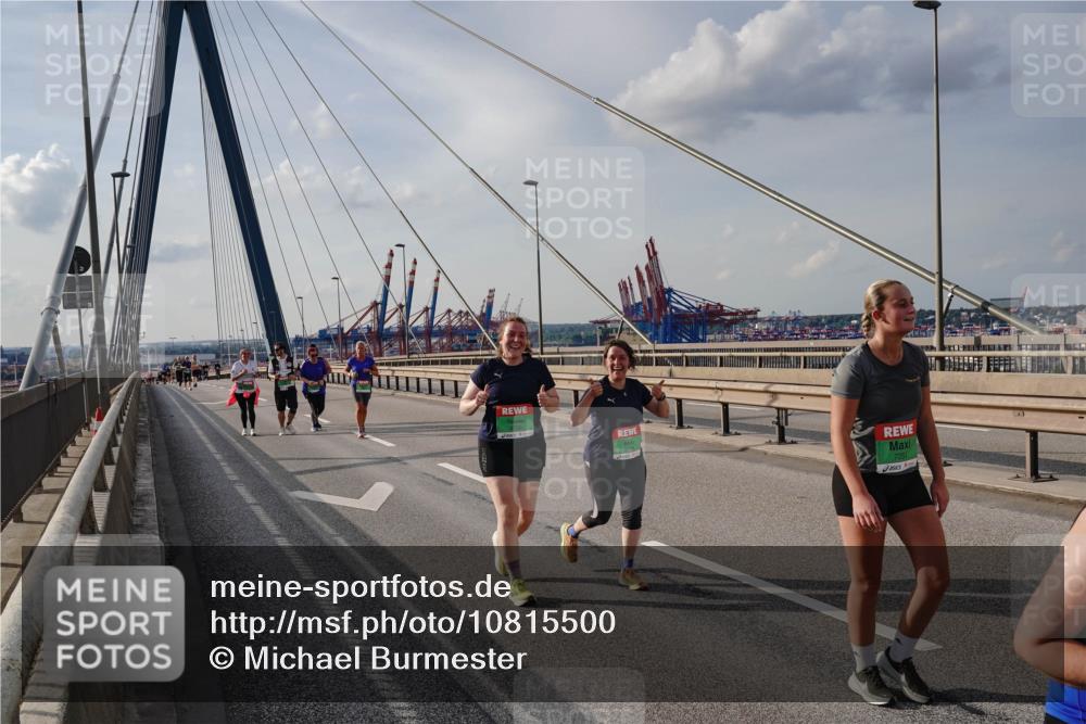 03.10.2026 - Köhlbrandbrückenlauf Michael Burmester http://msf.ph/oto/10815500 03.10.2026 16:10:10 Position 2 7251 meine-sportfotos.de