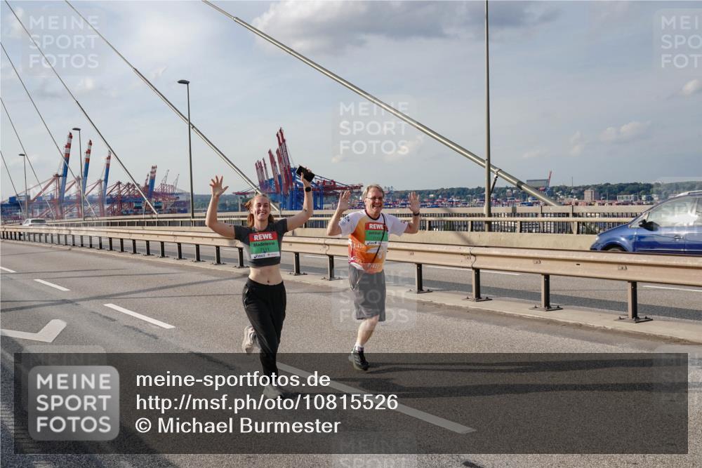 03.10.2026 - Köhlbrandbrückenlauf Michael Burmester http://msf.ph/oto/10815526 03.10.2026 16:10:25 Position 2 7111, 433, 1, 433 meine-sportfotos.de