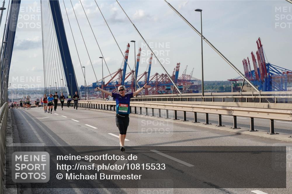 03.10.2026 - Köhlbrandbrückenlauf Michael Burmester http://msf.ph/oto/10815533 03.10.2026 16:10:29 Position 2  meine-sportfotos.de