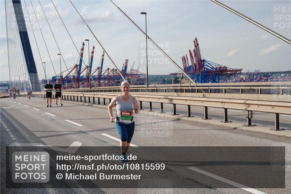 03.10.2026 - Köhlbrandbrückenlauf Michael Burmester http://msf.ph/oto/10815599 03.10.2026 16:11:38 Position 2 664 meine-sportfotos.de