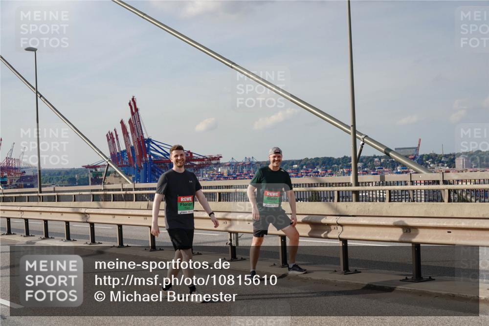 03.10.2026 - Köhlbrandbrückenlauf Michael Burmester http://msf.ph/oto/10815610 03.10.2026 16:11:52 Position 2 7043 meine-sportfotos.de