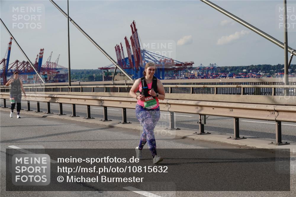 03.10.2026 - Köhlbrandbrückenlauf Michael Burmester http://msf.ph/oto/10815632 03.10.2026 16:12:06 Position 2 9345 meine-sportfotos.de