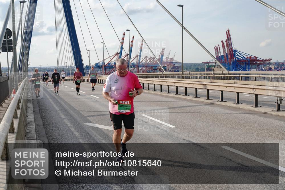 03.10.2026 - Köhlbrandbrückenlauf Michael Burmester http://msf.ph/oto/10815640 03.10.2026 16:12:15 Position 2 7453 meine-sportfotos.de