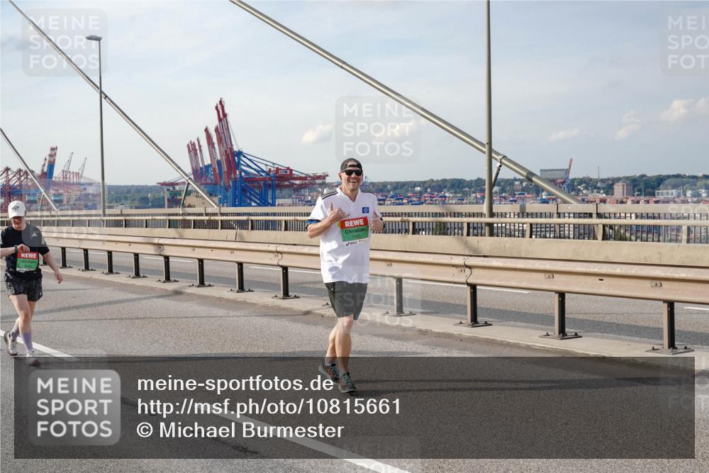 03.10.2026 - Köhlbrandbrückenlauf Michael Burmester http://msf.ph/oto/10815661 03.10.2026 16:12:38 Position 2 9564, 7495 meine-sportfotos.de