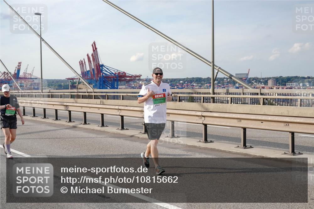 03.10.2026 - Köhlbrandbrückenlauf Michael Burmester http://msf.ph/oto/10815662 03.10.2026 16:12:39 Position 2 7495 meine-sportfotos.de