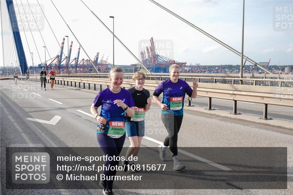 03.10.2026 - Köhlbrandbrückenlauf Michael Burmester http://msf.ph/oto/10815677 03.10.2026 16:12:46 Position 2 7345, 7344, 7343 meine-sportfotos.de