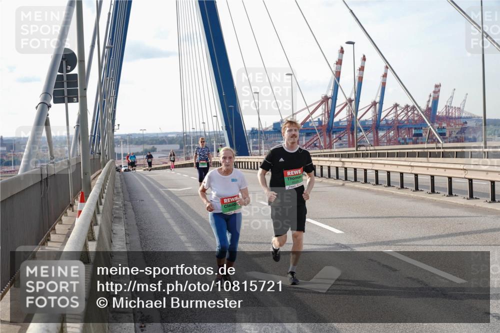 03.10.2026 - Köhlbrandbrückenlauf Michael Burmester http://msf.ph/oto/10815721 03.10.2026 16:13:40 Position 2 8229 meine-sportfotos.de