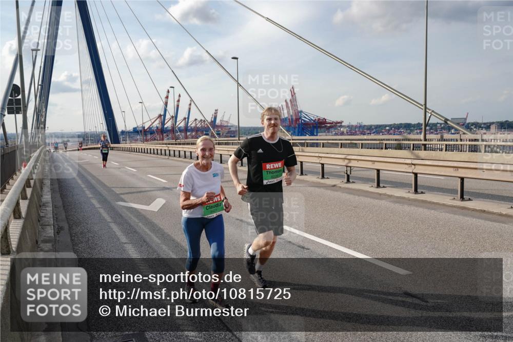 03.10.2026 - Köhlbrandbrückenlauf Michael Burmester http://msf.ph/oto/10815725 03.10.2026 16:13:42 Position 2 120, 9421 meine-sportfotos.de