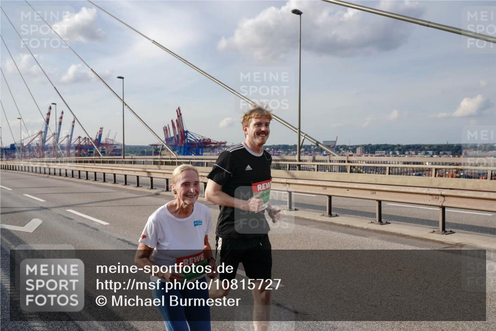 03.10.2026 - Köhlbrandbrückenlauf Michael Burmester http://msf.ph/oto/10815727 03.10.2026 16:13:43 Position 2 9421, 126 meine-sportfotos.de