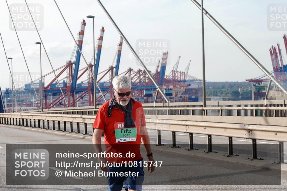 03.10.2026 - Köhlbrandbrückenlauf Michael Burmester http://msf.ph/oto/10815747 03.10.2026 16:14:33 Position 2 9543 meine-sportfotos.de