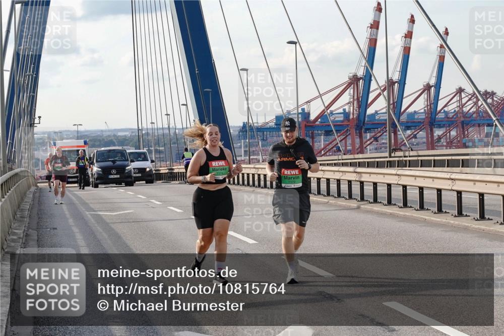 03.10.2026 - Köhlbrandbrückenlauf Michael Burmester http://msf.ph/oto/10815764 03.10.2026 16:15:50 Position 2 2353, 7379 meine-sportfotos.de