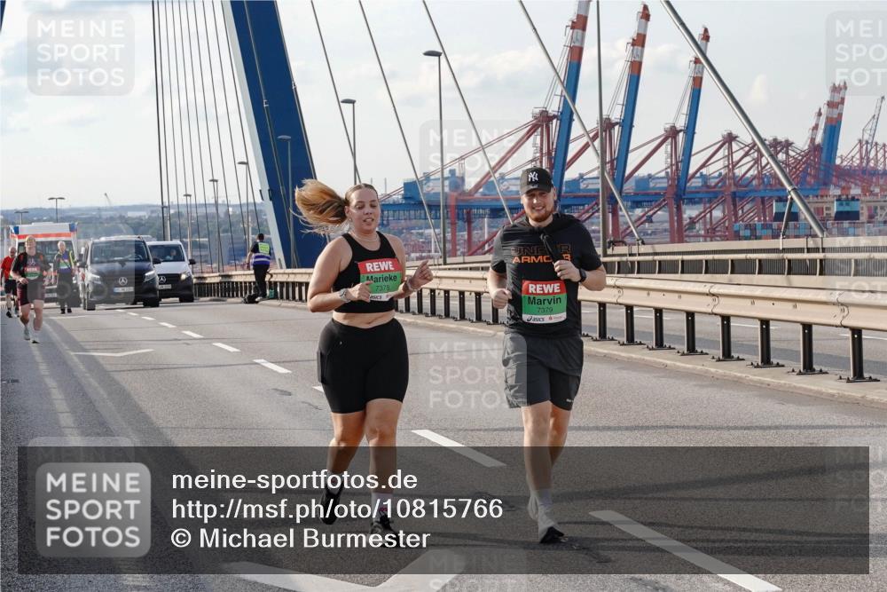 03.10.2026 - Köhlbrandbrückenlauf Michael Burmester http://msf.ph/oto/10815766 03.10.2026 16:15:51 Position 2 7378, 7379 meine-sportfotos.de