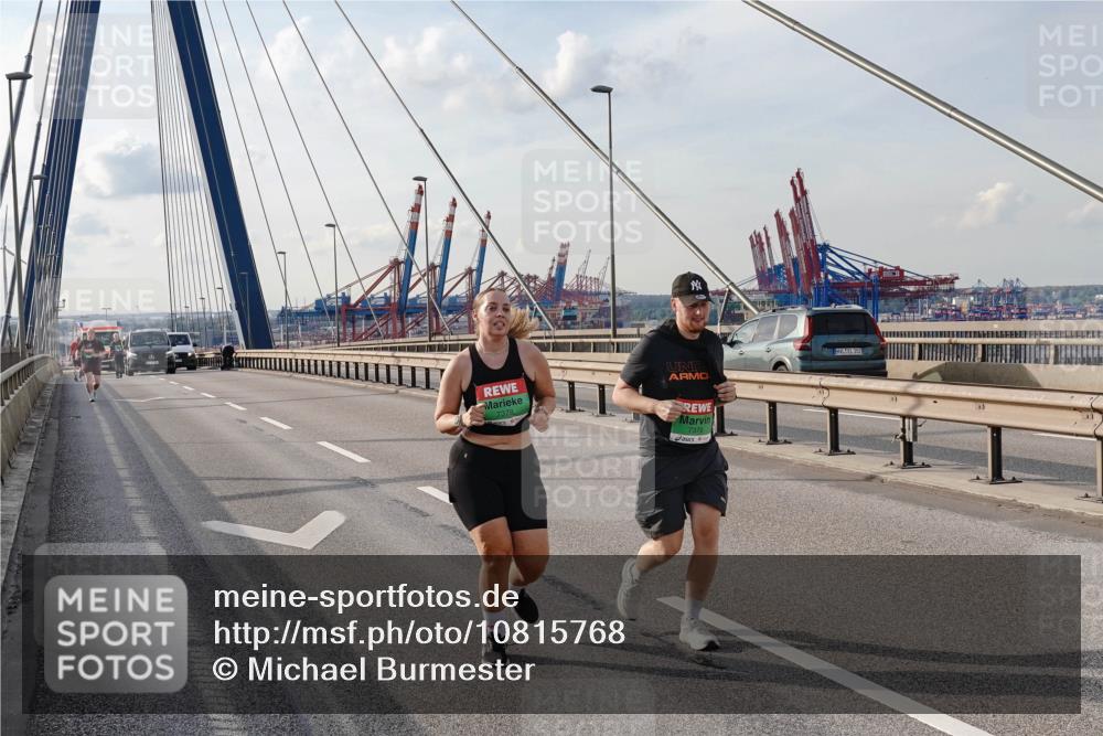 03.10.2026 - Köhlbrandbrückenlauf Michael Burmester http://msf.ph/oto/10815768 03.10.2026 16:15:54 Position 2 7378, 7379, 202, 4437800642943, 44449, 92 meine-sportfotos.de