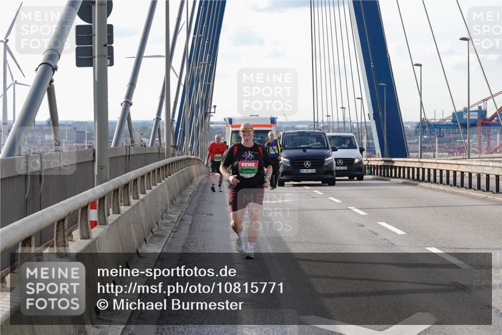 03.10.2026 - Köhlbrandbrückenlauf Michael Burmester http://msf.ph/oto/10815771 03.10.2026 16:16:04 Position 2 9478, 2353, 1589 meine-sportfotos.de