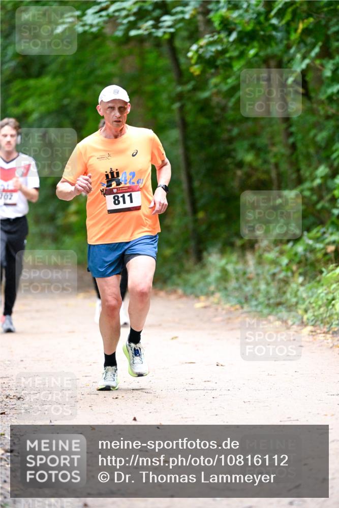 11.10.2026 - Bramfelder Halbmarathon 2026 Dr. Thomas Lammeyer http://msf.ph/oto/10816112 11.10.2026 09:51:20 Laufen 702, 811 meine-sportfotos.de
