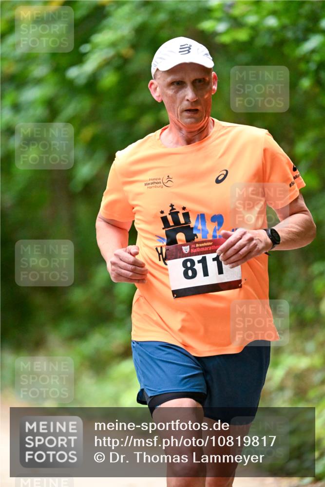 11.10.2026 - Bramfelder Halbmarathon 2026 Dr. Thomas Lammeyer http://msf.ph/oto/10819817 11.10.2026 10:16:29 Laufen 35, 811 meine-sportfotos.de