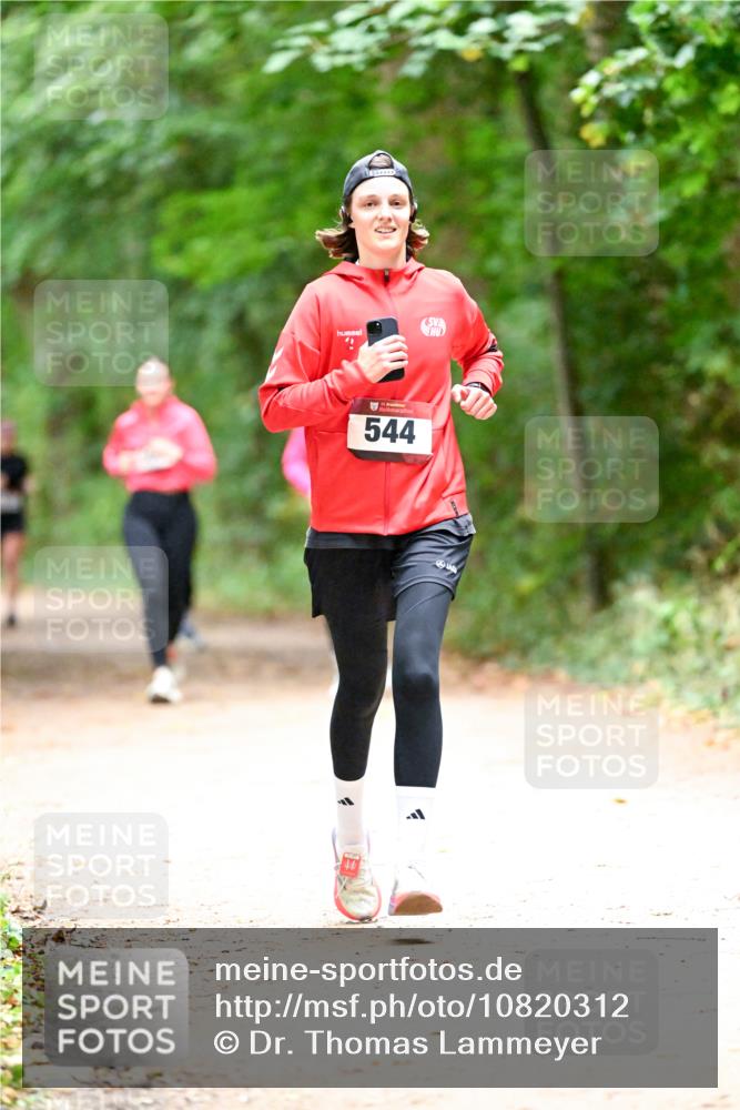 11.10.2026 - Bramfelder Halbmarathon 2026 Dr. Thomas Lammeyer http://msf.ph/oto/10820312 11.10.2026 10:20:49 Laufen 544 meine-sportfotos.de