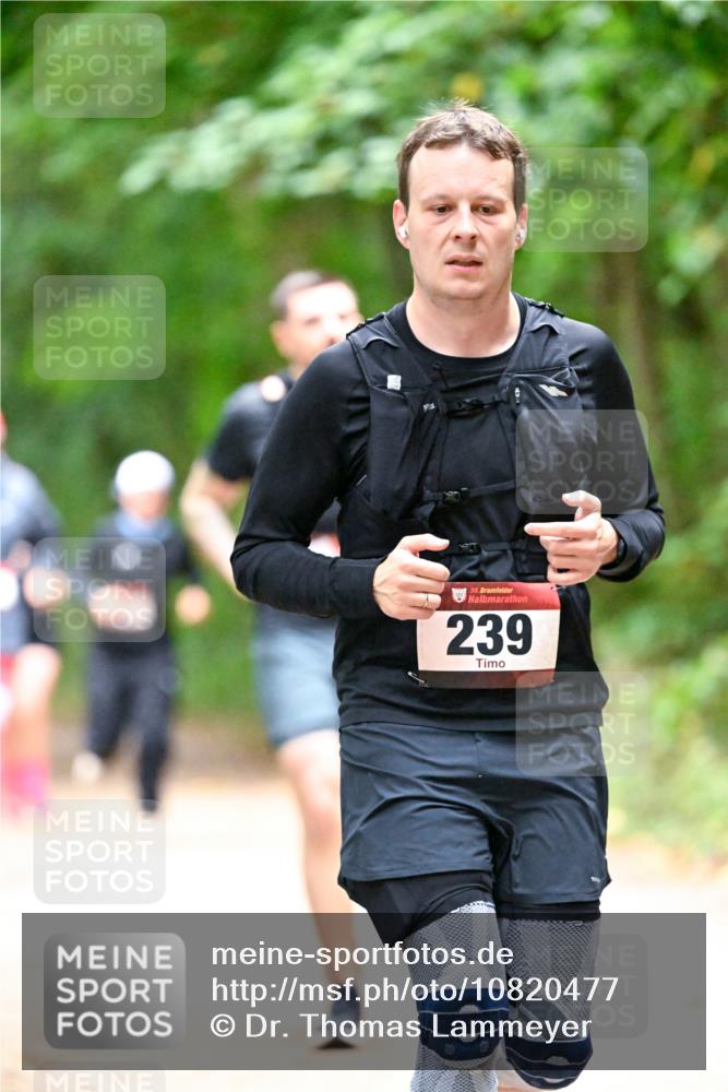 11.10.2026 - Bramfelder Halbmarathon 2026 Dr. Thomas Lammeyer http://msf.ph/oto/10820477 11.10.2026 10:21:39 Laufen 35, 239 meine-sportfotos.de