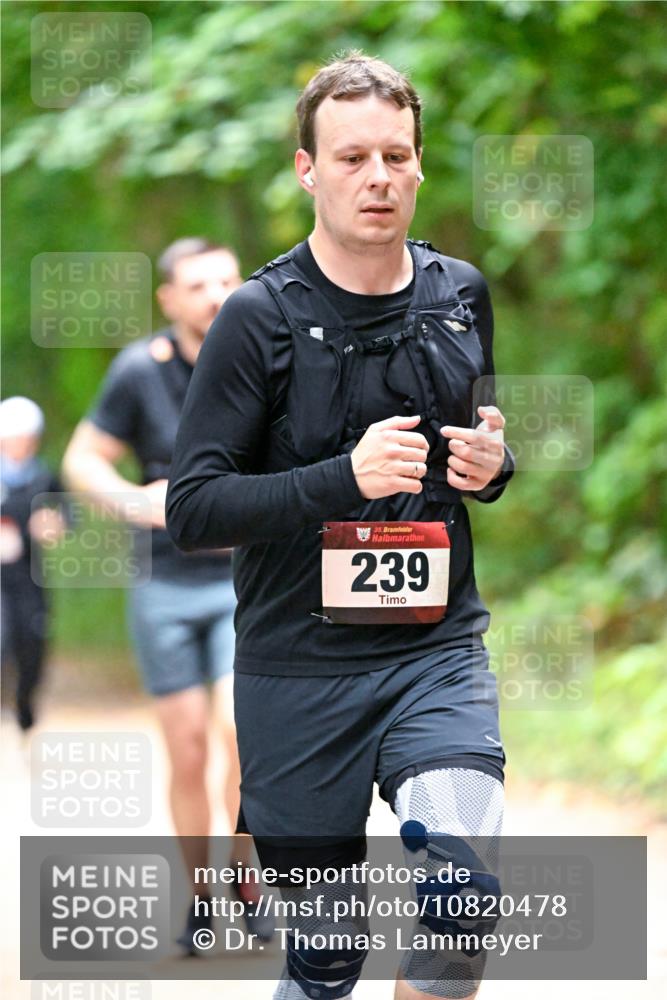 11.10.2026 - Bramfelder Halbmarathon 2026 Dr. Thomas Lammeyer http://msf.ph/oto/10820478 11.10.2026 10:21:39 Laufen 35, 239 meine-sportfotos.de