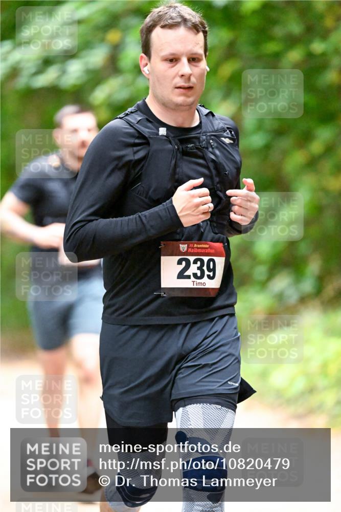 11.10.2026 - Bramfelder Halbmarathon 2026 Dr. Thomas Lammeyer http://msf.ph/oto/10820479 11.10.2026 10:21:39 Laufen 35, 239 meine-sportfotos.de