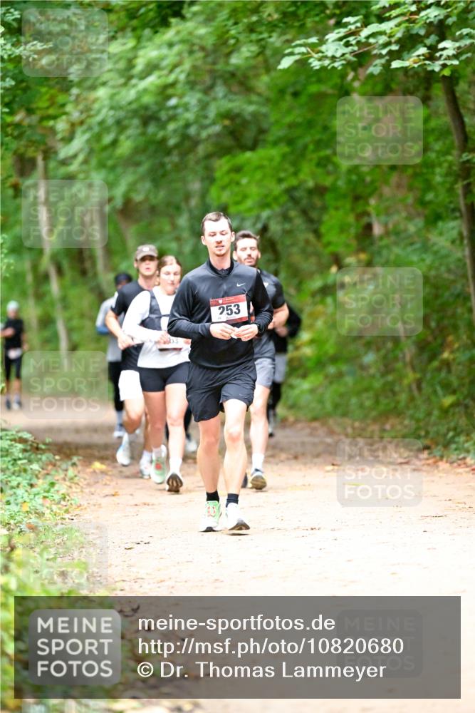 11.10.2026 - Bramfelder Halbmarathon 2026 Dr. Thomas Lammeyer http://msf.ph/oto/10820680 11.10.2026 10:22:45 Laufen 253 meine-sportfotos.de