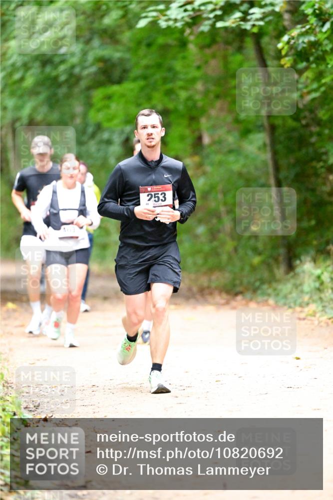 11.10.2026 - Bramfelder Halbmarathon 2026 Dr. Thomas Lammeyer http://msf.ph/oto/10820692 11.10.2026 10:22:47 Laufen 253 meine-sportfotos.de